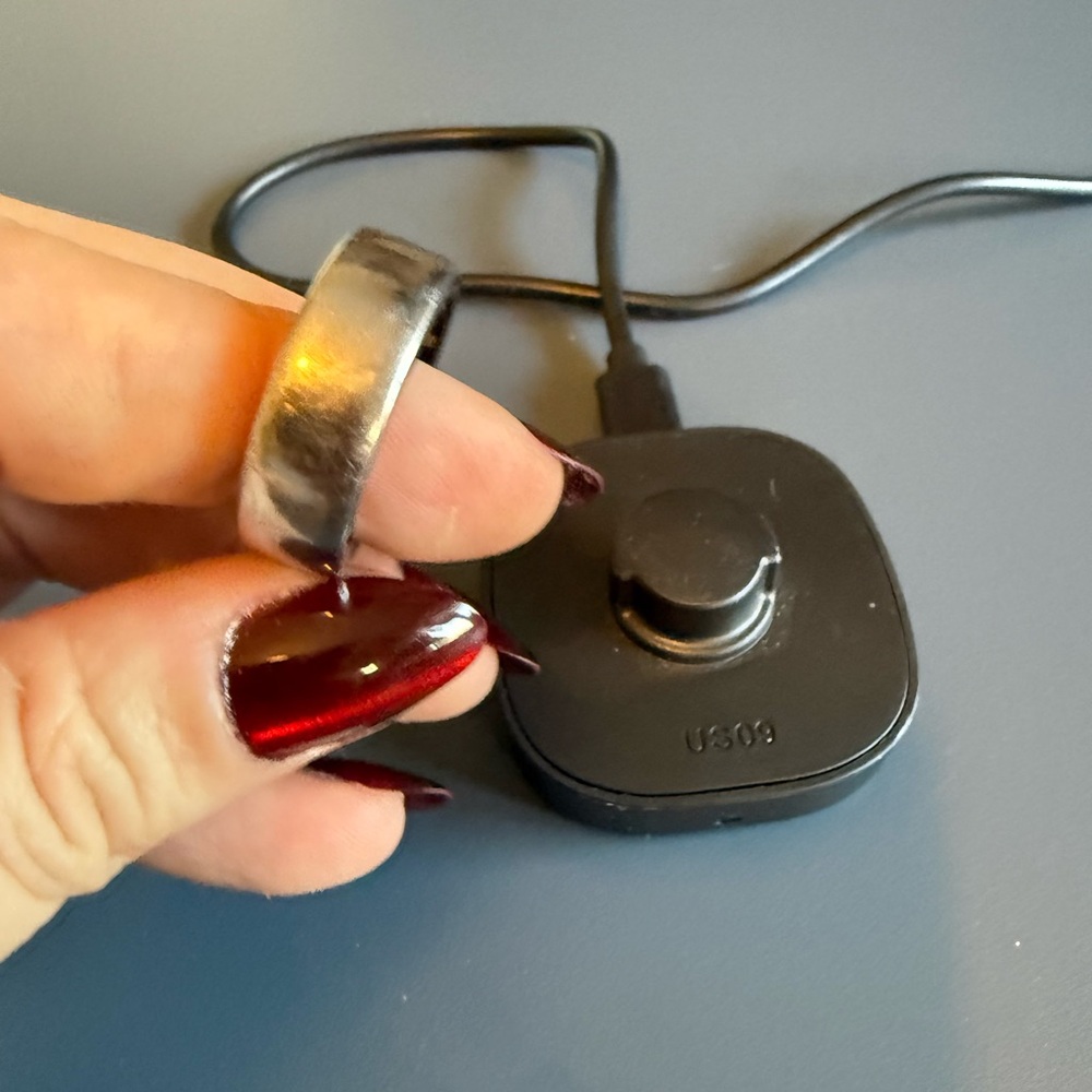 Oura Ring Gen 3, size 09, Black USB Charging Dock - Picture 4 of 5